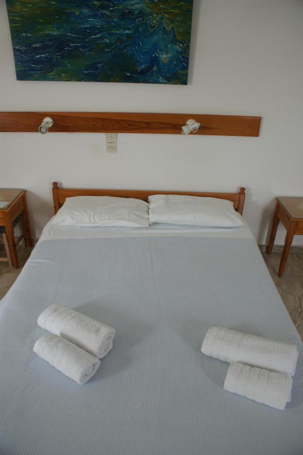 Hotel Eleftheria ปาริเกีย ภายนอก รูปภาพ