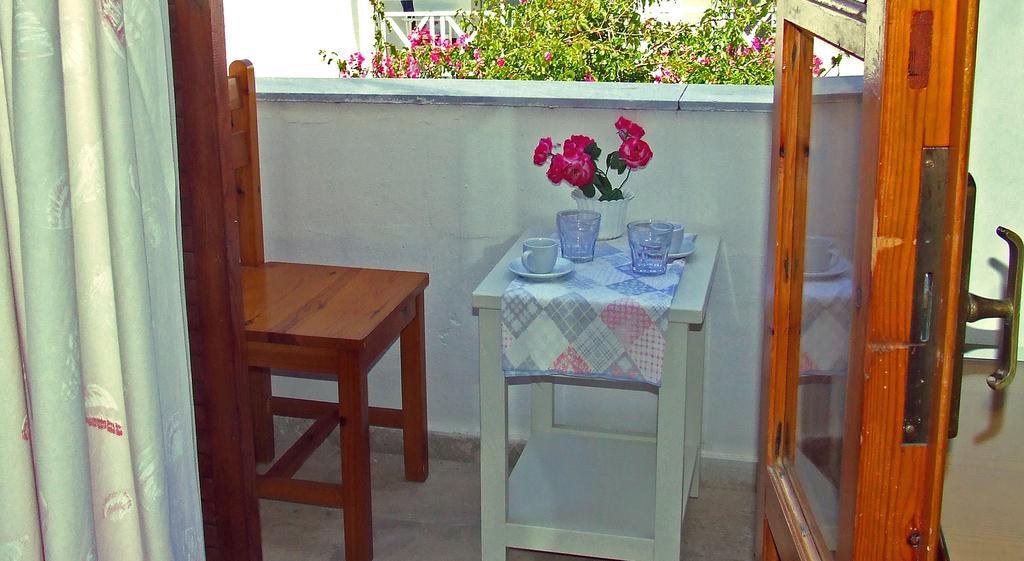 Hotel Eleftheria ปาริเกีย ภายนอก รูปภาพ